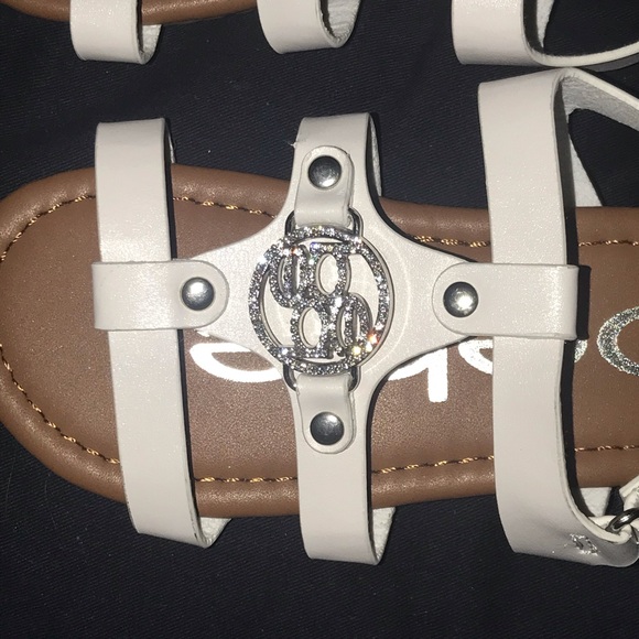 New Bebe White Sandals size 9 Rhinestone Logo Summer - Picture 12 of 16